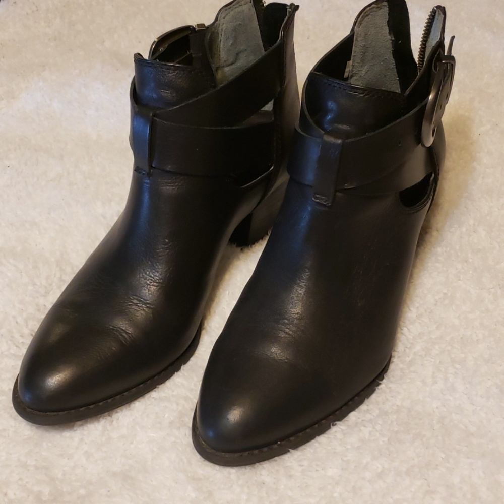 Vionic Rory Ankle Bootie